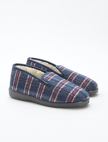 Chinelos de quarto aos quadrados