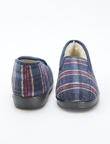 Chinelos de quarto aos quadrados