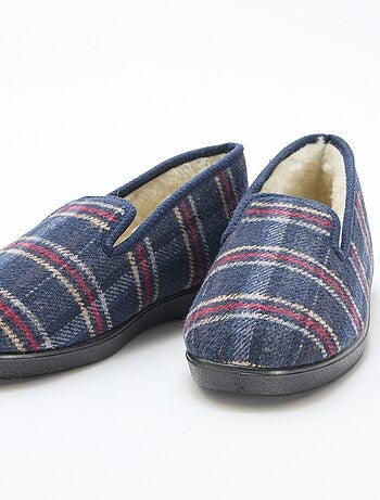 Chinelos de quarto aos quadrados