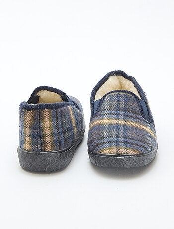 Chinelos de quarto aos quadrados