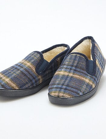 Chinelos de quarto aos quadrados