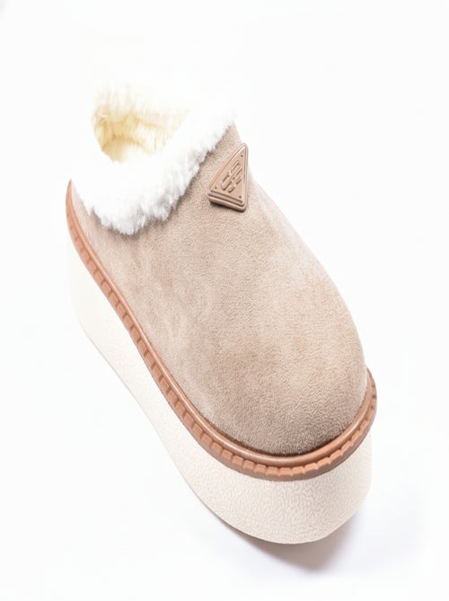 Chinelos mulher inverno mule estilo escandinavo nd10882 - Kiabi Chinelos mulher inverno mule estilo escandinavo nd10882 - Kiabi