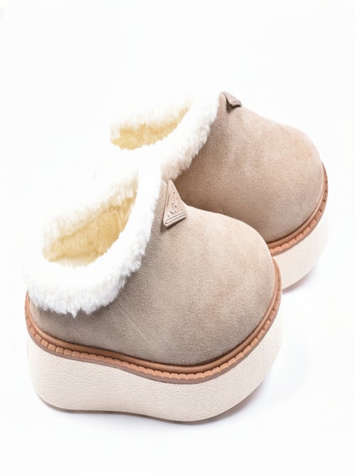 Chinelos mulher inverno mule estilo escandinavo nd10882 - Kiabi Chinelos mulher inverno mule estilo escandinavo nd10882 - Kiabi