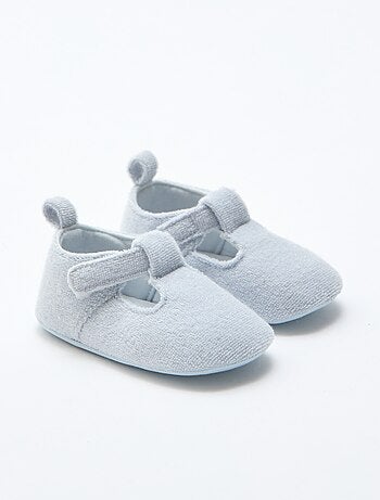 Chinelos tipo bailarina em felpo