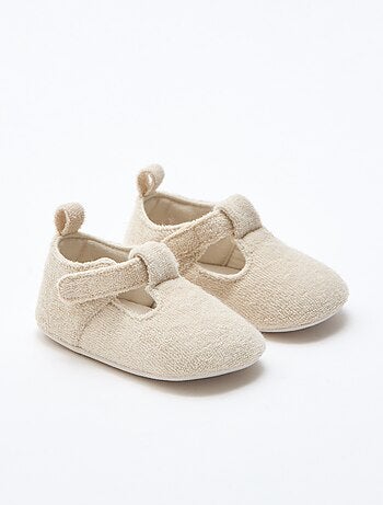 Chinelos tipo bailarina em felpo