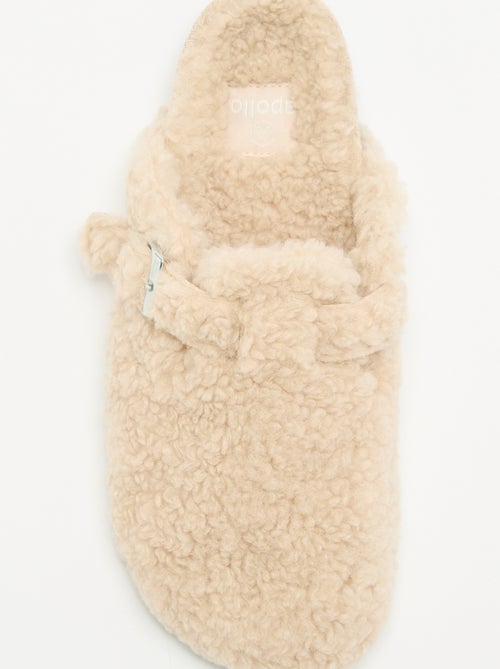 Chinelos tipo mule com efeito de pelo de ovelha e tira - Kiabi Chinelos tipo mule com efeito de pelo de ovelha e tira - Kiabi