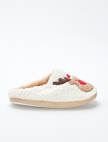 Chinelos tipo mule em material com efeito de pele de carneiro