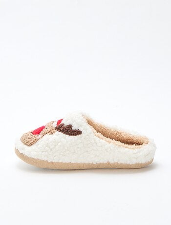 Chinelos tipo mule em material com efeito de pele de carneiro