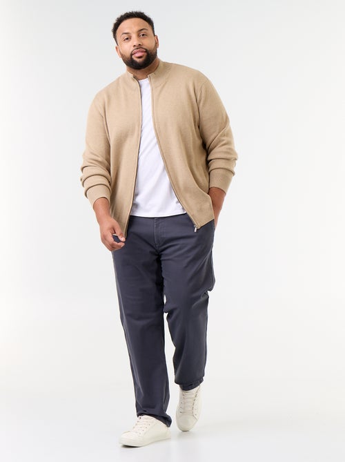 Chino liso de cintura padrão - Kiabi Chino liso de cintura padrão - Kiabi