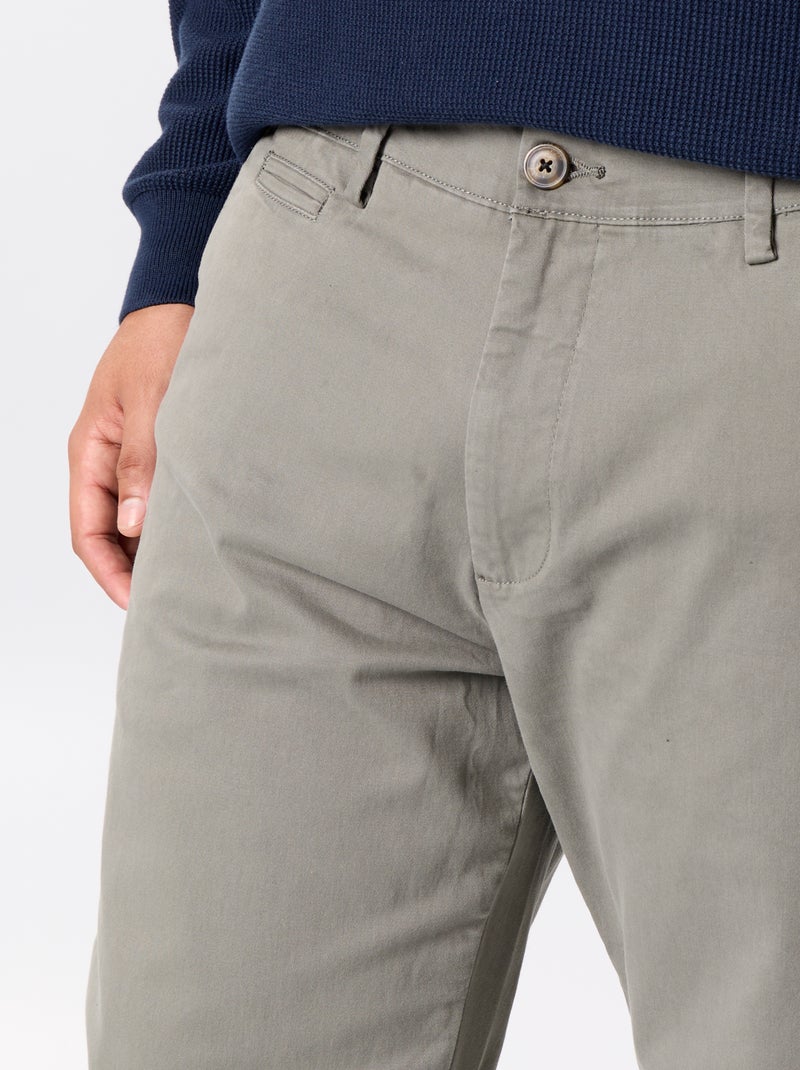 Chino liso de cintura padrão Caqui - Kiabi