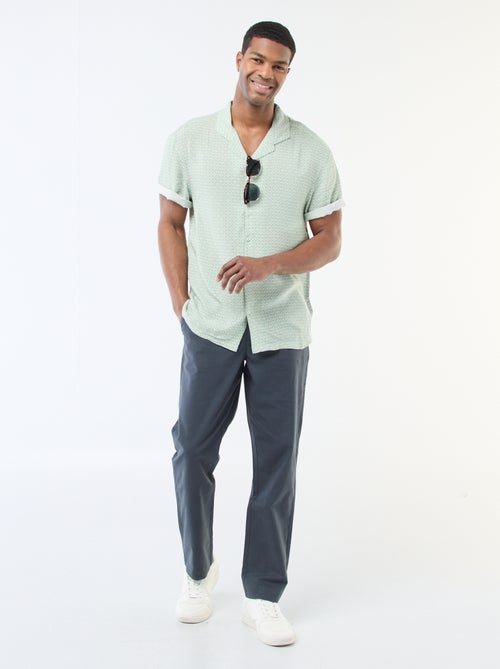 Chino liso tamanho normal - Kiabi