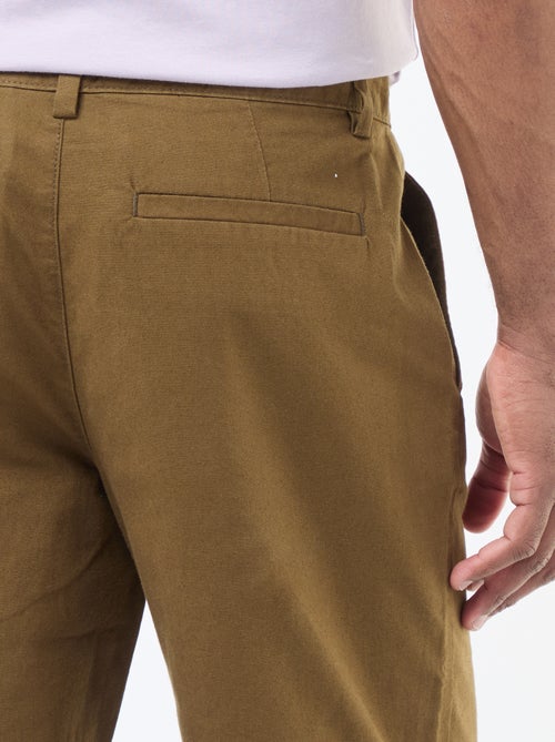 Chino liso tamanho normal - Kiabi