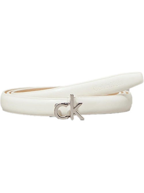 Cinto Branco Calvin Klein Jeans Fivela CK Skinny para Mulher - Kiabi Cinto Branco Calvin Klein Jeans Fivela CK Skinny para Mulher - Kiabi