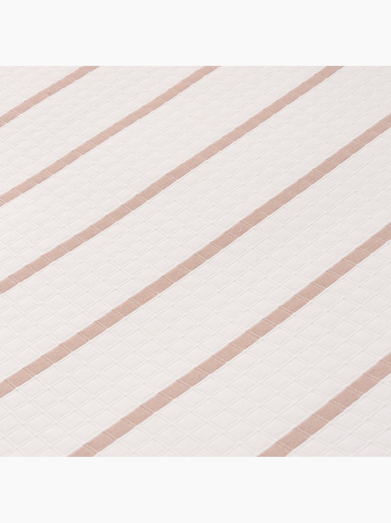 Colcha de algodão às riscas, tecido texturizado em quadrados. Rosa - Kiabi
