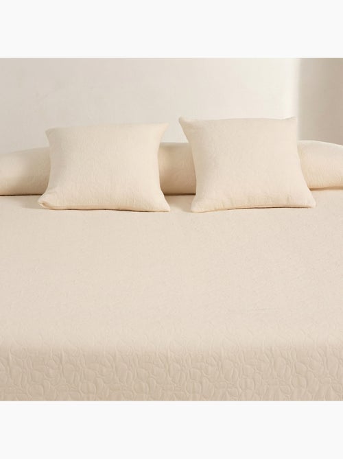 Colcha de algodão com design floral em relevo, tecido texturizado. - Kiabi Colcha de algodão com design floral em relevo, tecido texturizado. - Kiabi