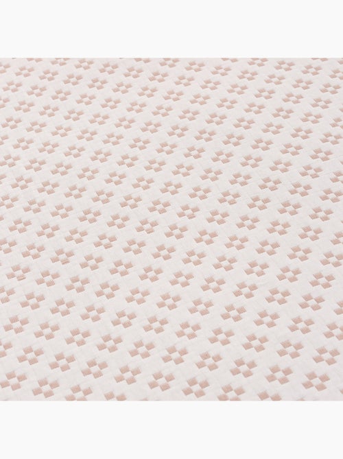 Colcha de algodão com design geométrico em relevo, tecido texturizado. - Kiabi Colcha de algodão com design geométrico em relevo, tecido texturizado. - Kiabi
