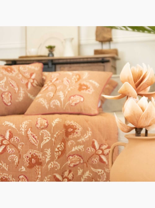 Colcha decorativa em polilinha com motivos florais - Kiabi