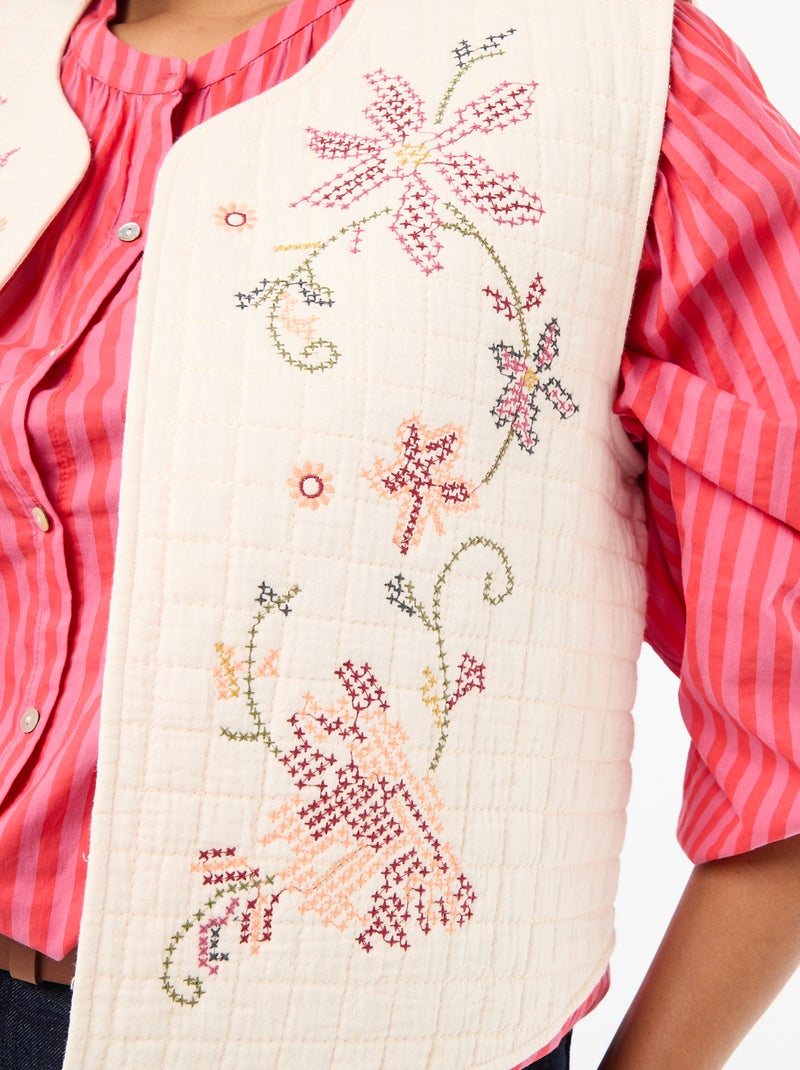 Colete acolchoado com bordados Bege - Kiabi
