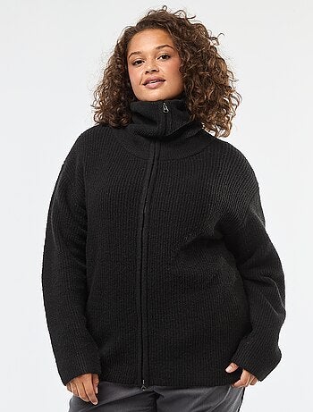 Colete com fecho de correr e gola alta