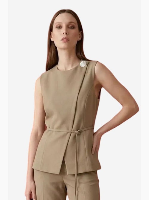 Colete de crepe com cinto my fashion - Kiabi Colete de crepe com cinto my fashion - Kiabi