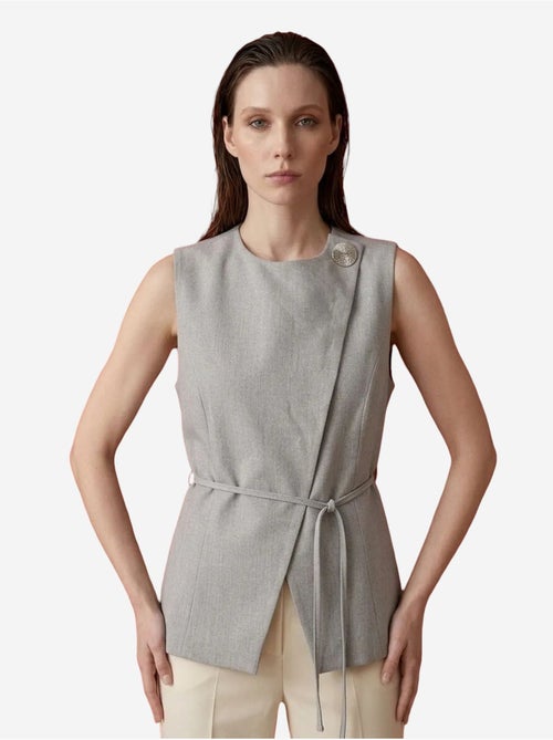 Colete de crepe com cinto my fashion - Kiabi Colete de crepe com cinto my fashion - Kiabi