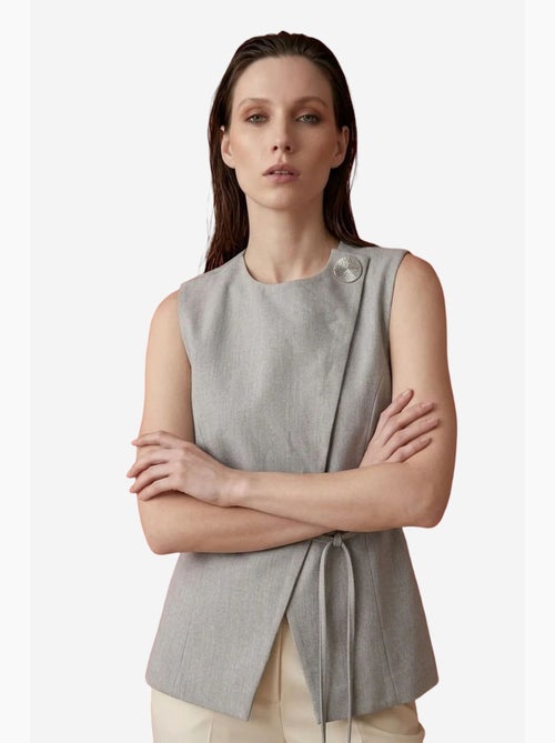 Colete de crepe com cinto my fashion - Kiabi Colete de crepe com cinto my fashion - Kiabi