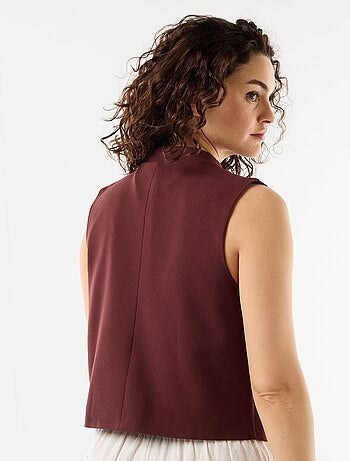 Colete de fato com abertura simétrica