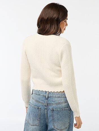 Colete de malha grossa com botões em forma de flor