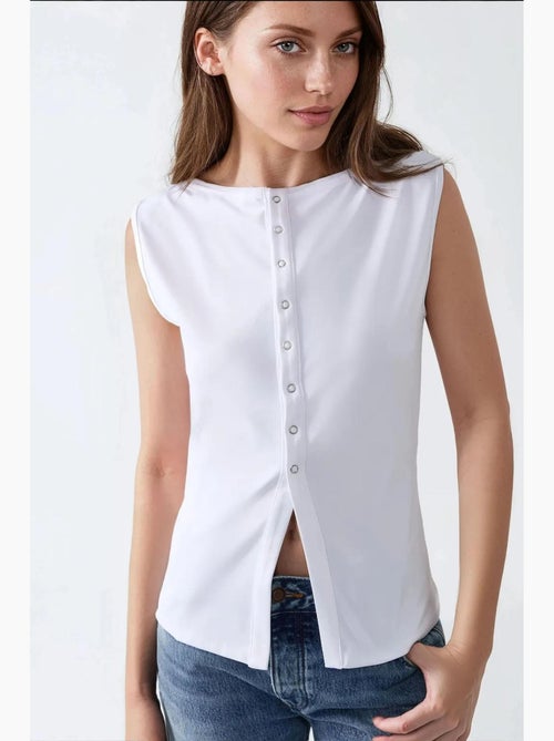 Colete de malha slim fit com decote redondo hiccup - Kiabi Colete de malha slim fit com decote redondo hiccup - Kiabi