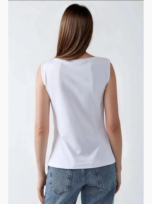 Colete de malha slim fit com decote redondo hiccup - Kiabi Colete de malha slim fit com decote redondo hiccup - Kiabi