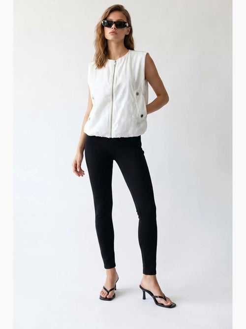 Colete de popelina tecida feminino com fecho de correr frontal mixray - Kiabi Colete de popelina tecida feminino com fecho de correr frontal mixray - Kiabi