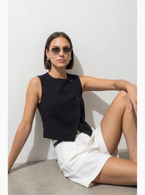 Colete feminino de crepe tecido dilvin - Kiabi Colete feminino de crepe tecido dilvin - Kiabi