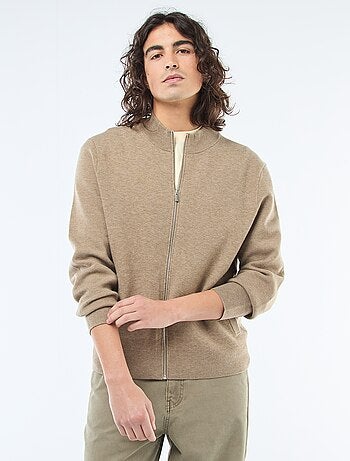 Colete quente com fecho de correr e gola alta