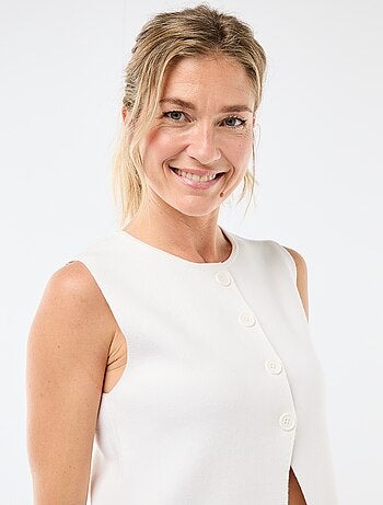 Colete sem mangas com gola redonda