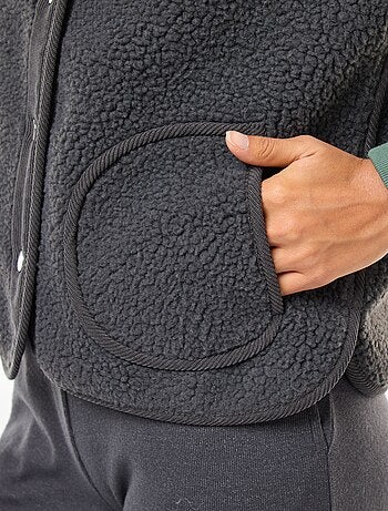 Colete sem mangas efeito shearling