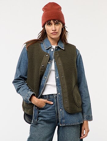 Colete sem mangas efeito shearling