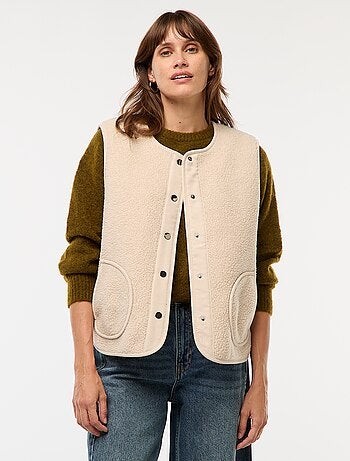 Colete sem mangas efeito shearling