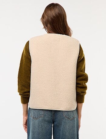 Colete sem mangas efeito shearling