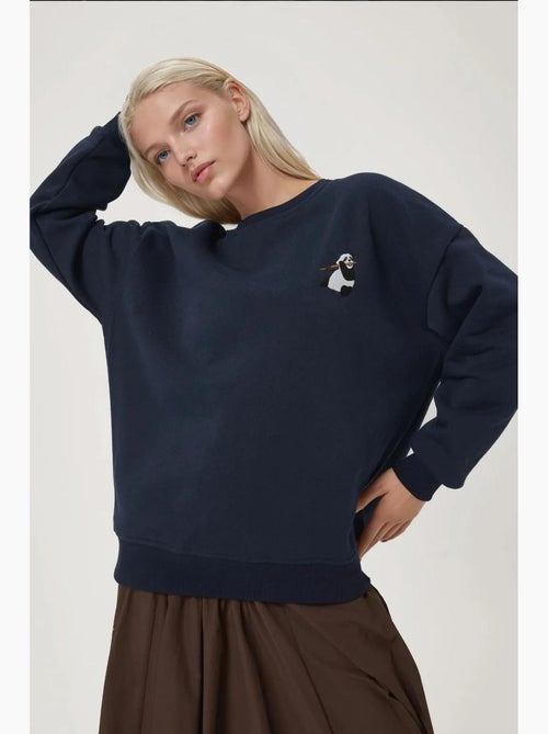 Comfort sweatshirt de gola redonda com padrão animal bordado em relevo hiccup - Kiabi Comfort sweatshirt de gola redonda com padrão animal bordado em relevo hiccup - Kiabi