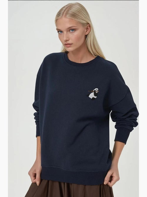 Comfort sweatshirt de gola redonda com padrão animal bordado em relevo hiccup - Kiabi Comfort sweatshirt de gola redonda com padrão animal bordado em relevo hiccup - Kiabi