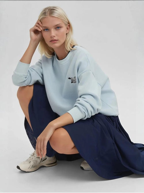 Comfort sweatshirt de gola redonda com padrão animal bordado em relevo hiccup - Kiabi Comfort sweatshirt de gola redonda com padrão animal bordado em relevo hiccup - Kiabi