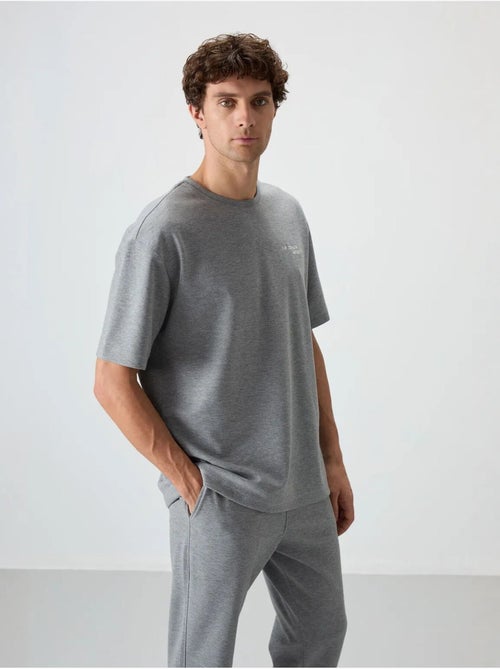 Conjunto active oversize em algodão e poliéster para homem tommy - Kiabi Conjunto active oversize em algodão e poliéster para homem tommy - Kiabi