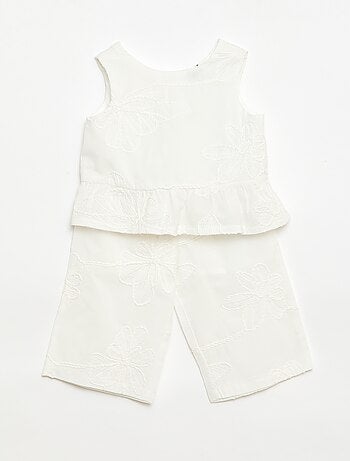 Conjunto blusa + calças com bordados - 2 peças