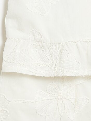 Conjunto blusa + calças com bordados - 2 peças