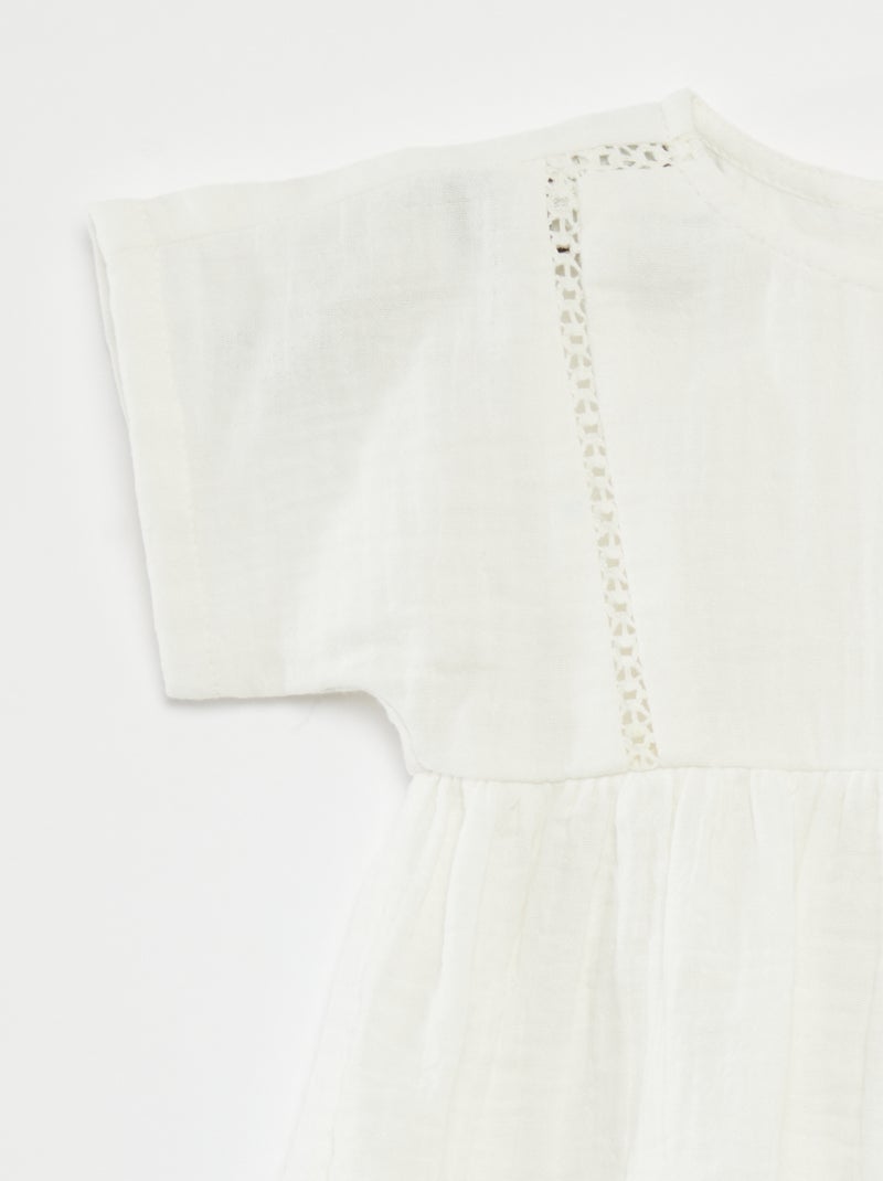 Conjunto blusa + calções com bordados ingleses  - 2 peças Branco - Kiabi