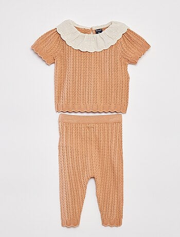 Conjunto blusa com gola de fantasia + leggings em tricô