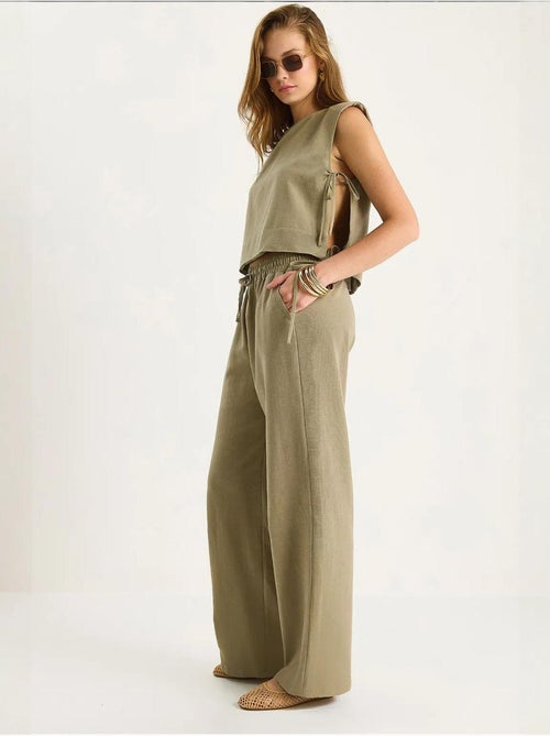 Conjunto co-ord de duas peças com gola redonda, fecho de atar e calças de perna larga lucci - Kiabi Conjunto co-ord de duas peças com gola redonda, fecho de atar e calças de perna larga lucci - Kiabi