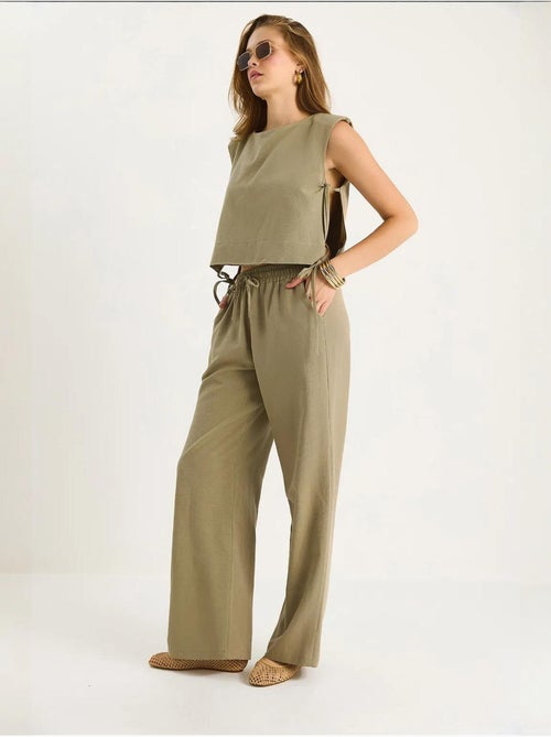 Conjunto co-ord de duas peças com gola redonda, fecho de atar e calças de perna larga lucci - Kiabi Conjunto co-ord de duas peças com gola redonda, fecho de atar e calças de perna larga lucci - Kiabi