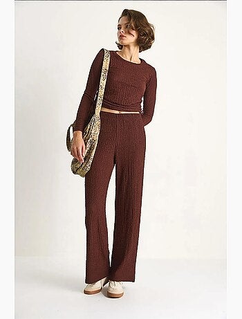 Conjunto co-ord de duas peças justo com calças à boca de sino lucci