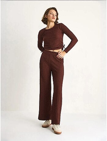 Conjunto co-ord de duas peças justo com calças à boca de sino lucci